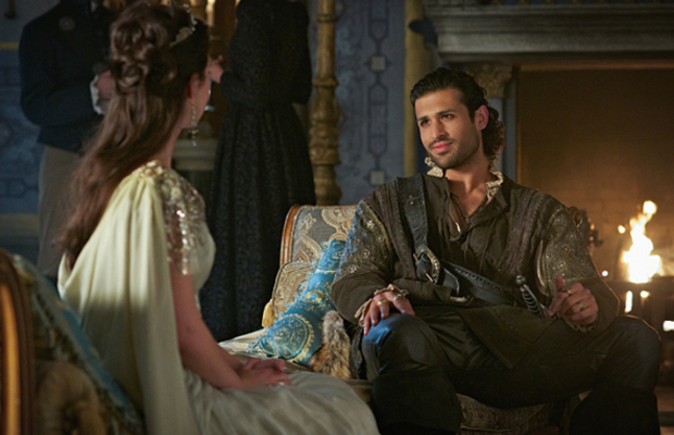 373685-400-629-1-100-reign-3x01