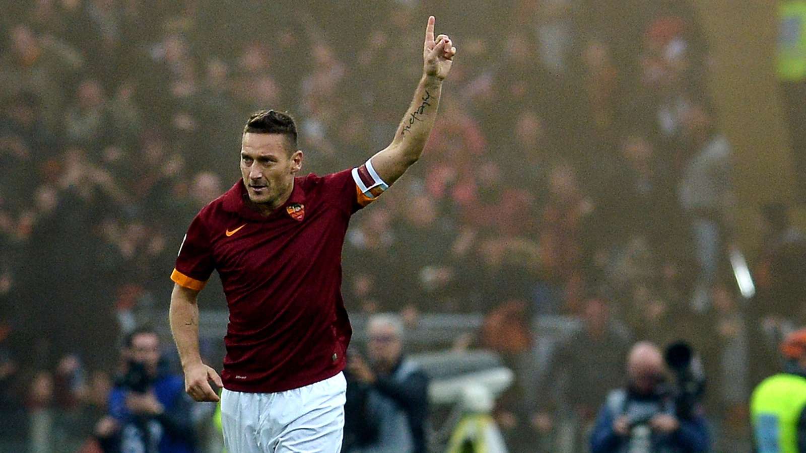ilary blasi e francesco totti conduttori