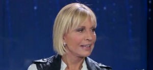 catherine-spaak-nello-studio-dell-isola-dei-famosi