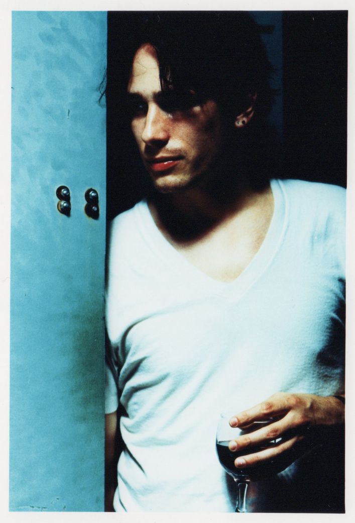 © Mikio Ariga - Wine Blue