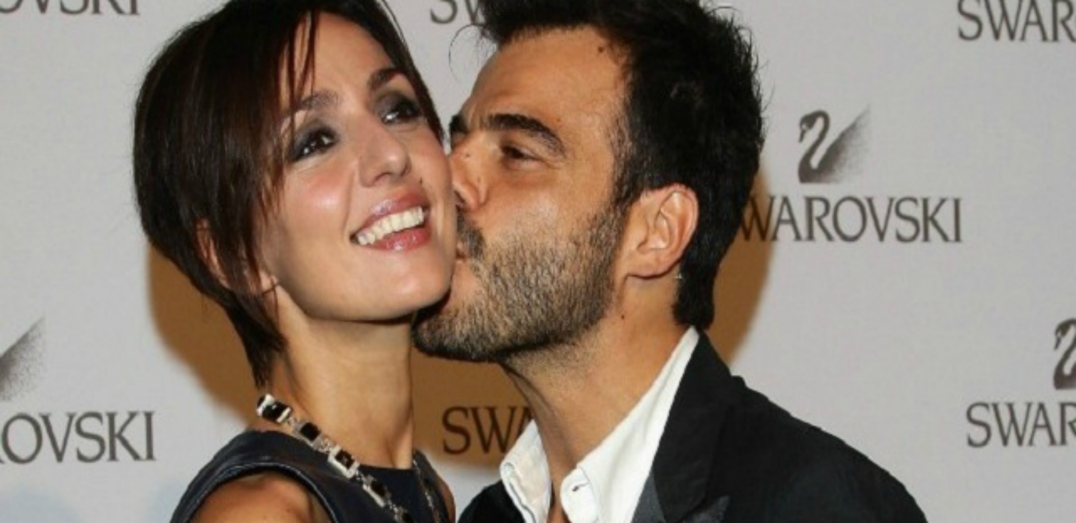 gossip-ambra-angiolini-bacia-un-altro-uomo