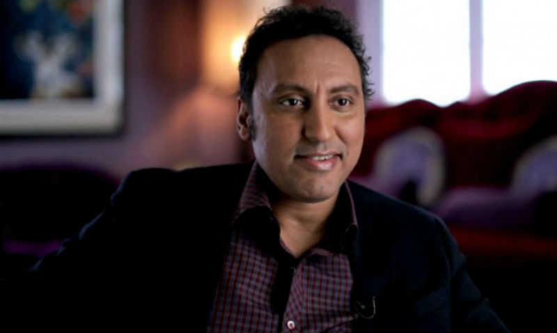Aasif-Mandvi-interpreta-Rafiq-Massoud