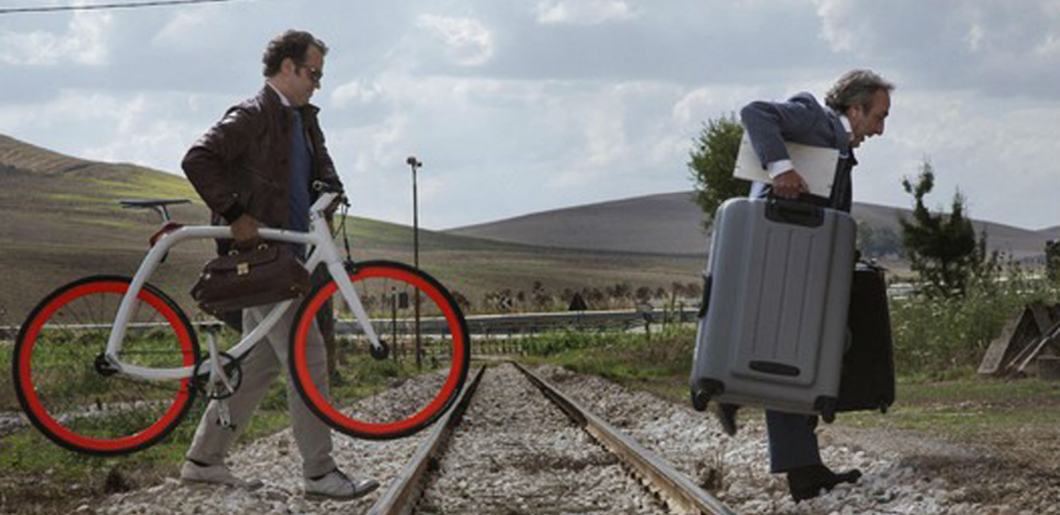 un paese quasi perfetto trama e trailer